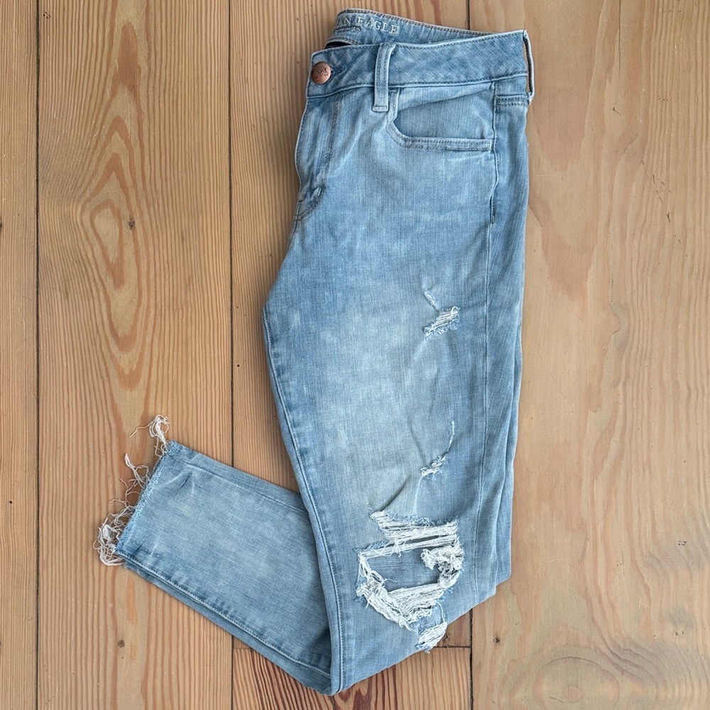 American Eagle Outfitters Light Blue Distressed Boyfriend Jeans